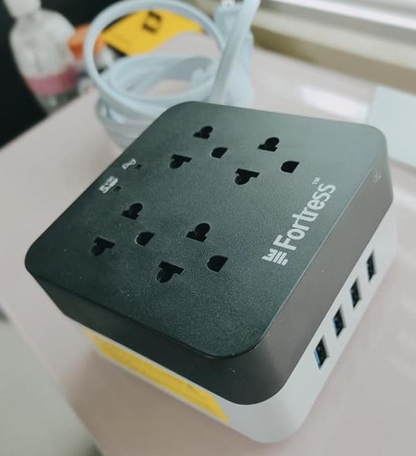 FORTRESS COMPACT POWER STRIP ADAPTOR AND USB CHARGER Photo